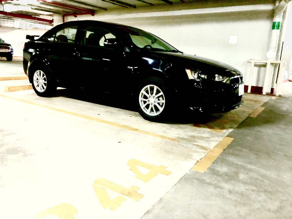 Adamwilson115's tweet photo. Dubai Car 1 https://t.co/7jGJasdZ3b
