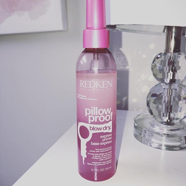 SamVillaPro's tweet photo. Your #onewayticket to better, faster #blowouts.⠀
⠀
@Redken #PillowProof #BlowDry Express Primer protects hair from heat up to 450 degrees and reduces #blowdry time. ⠀
⠀
Expand your #Redken product knowledge, gain invaluable styling tips through #Redk… https://t.co/ZXypjJI6jG https://t.co/lYcs77BF2D