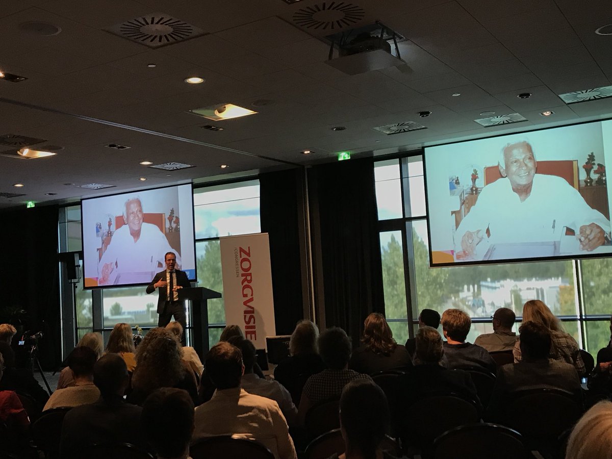 VanDijkFenna's tweet photo. Inspirerend! @MHoudenhoven over zorginnovaties, betaalbaarheid en leiderschap in de zorg aan de hand van vijf helden op #zorgHOTtopics #zht18 Lang leve #zorgbestuurders met lef! https://t.co/8k5Dj9rBPl