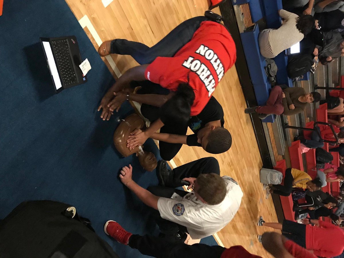 OCPS_FreedomHS's tweet photo. Students at Freedom High School are getting hands-on CPR training as part of World Heart Day. @hsdocps @DrBorder_OCPS #freedomhswhd2018 #FHSNation https://t.co/CZIqfj8dYm