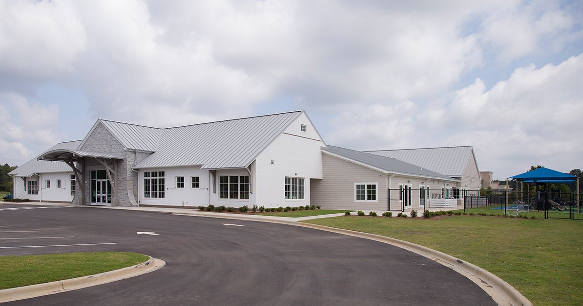 TURNERBATSON's tweet image. Take a look behind the design of CCS Tattersall as Project Architect Jamie Collins shares TURNERBATSON’s expertise in designing safe and dynamic learning environments. #SchoolSafety #CovenantClassical @Murray_Building  turnerbatson.com/2018/09/27/cov…