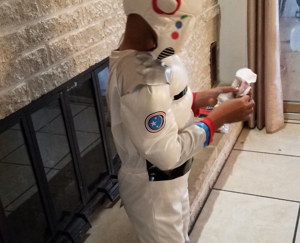 aholemomblog's tweet photo. I love my kid's school. It's the reason my family moved two states away. What other school would allow my little guy to where an astronaut costume to school and it's not even Halloween!! #mykidsunique #autismacademyoflearning https://t.co/1WTiLYGBHS