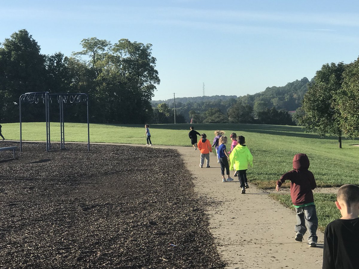 MrsOwenStars's tweet photo. Such a beautiful day for the fun run!! https://t.co/RvZ00Cx1MS