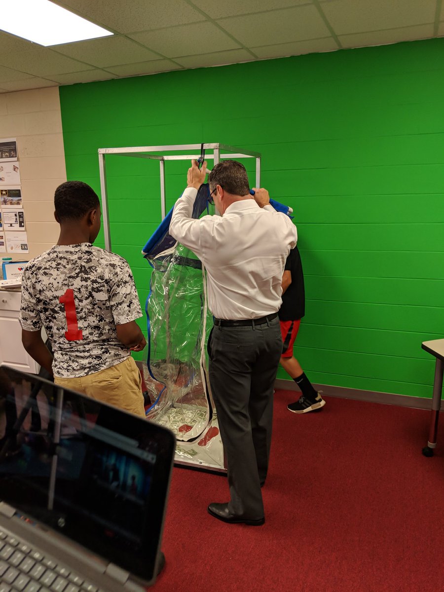 hockeytim30's tweet image. @LLTAcademy TV Production students shooting a video for @WrldsFinestChoc fundraiser. THIS VIDEO WILL BE SWEET! 😂🍫 #chocolate #LLTElectives #edtech #greenscreen #TV