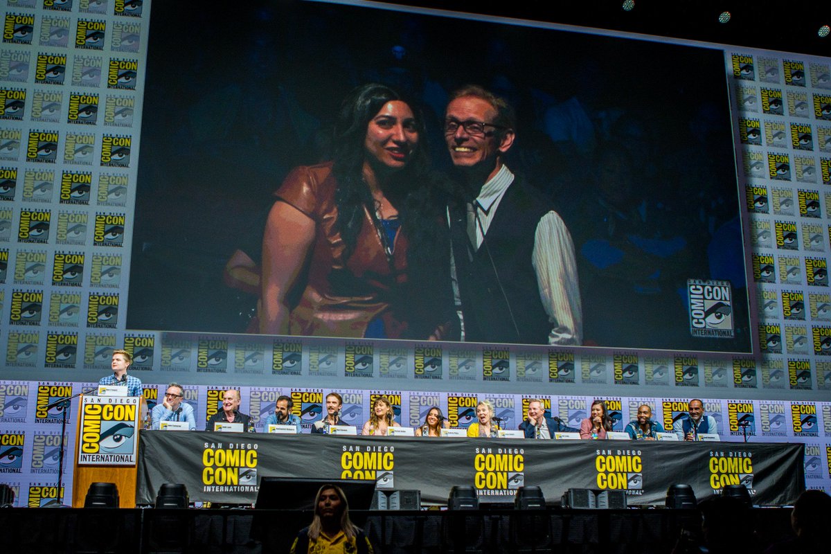 TheGeekLens's tweet photo. My pictures from the @LegionFX panel at #SDCC featuring @thatDanStevens @rachelryekeller @evilhag #JeanSmart #BillIrwin #AmberMidthunder #JeremieHarris @NavidNegahban and more
 are now on the site.

https://t.co/l1jmnTnKx9

#LegionFX https://t.co/t60NgmRiEl