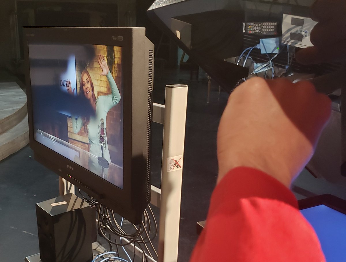 KeithMalinak's tweet photo. It's a minor miracle that the #4MinuteBuzz with @HilaryKennedy even aired at all considering the oversized hand that was trying to crush her on @theblaze set. /
@glennbeck #PutThatInYourPipe https://t.co/mlAaCNCmb9