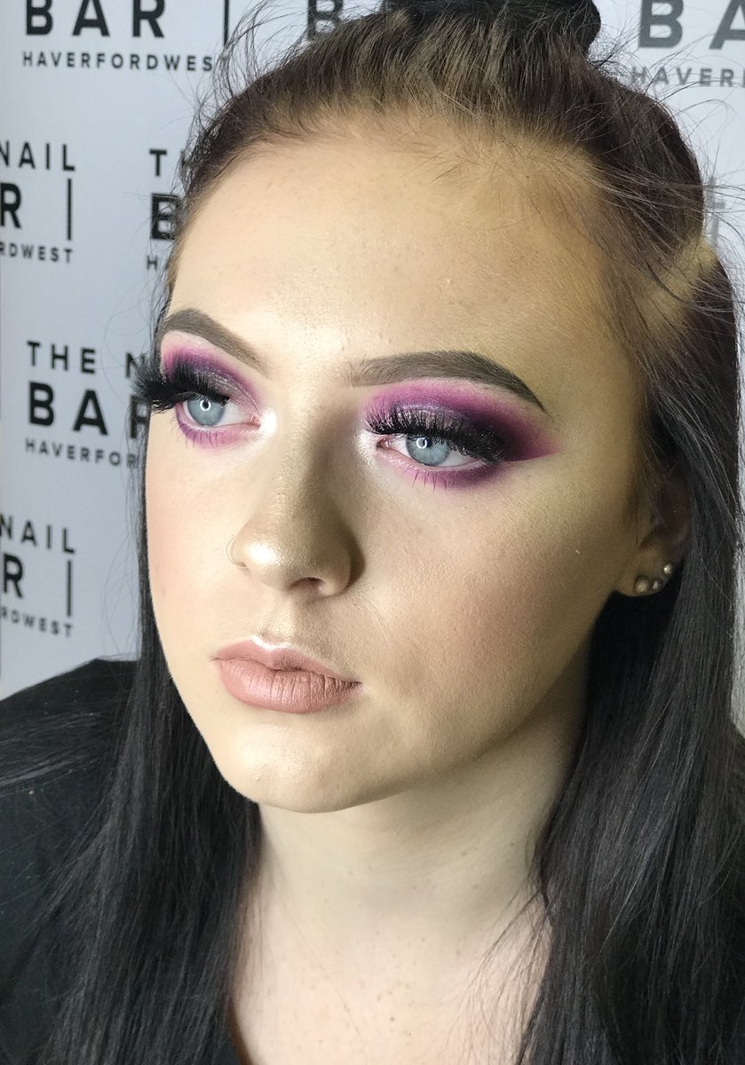 ThenailbarWales's tweet photo. GLAM•EYES💗🌸💞🎀👛 https://t.co/xN0w4YYAX9
