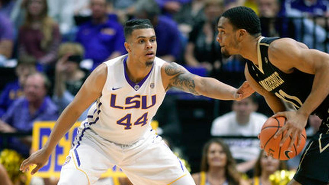 gogamecocks's tweet photo. LSU basketball player Wayde Sims shot to death https://t.co/tVn0x4Sd8i https://t.co/c4lRvtDvfu
