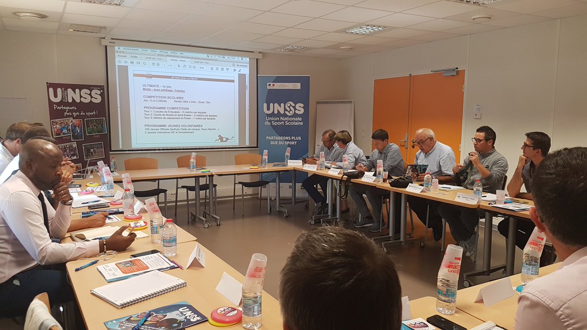 jeromegilotunss's tweet photo. copil du 1er #isfswcultimate ➡️réunissant le comité d'organisation @UNSS72 @UNSSNantes @unss, les collectivités territoriales @paysdelaloire @sarthefr @LMUM72, le @MMArenaOfficiel, les fédérations @WorldFlyingDisc et @FFlyingDiscF #mixité #espritdujeu #autoarbitrage https://t.co/dLUfqqsWAB