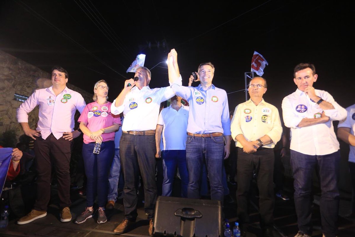 NapoleaoSC's tweet photo. Que imagem!!! Obrigado, Navegantes. Aqui é 15!!! #Vote15
#SCquerMais
#PéNaEstrada
#NapoleãoBernardes
#MauroMariani
#JorginhoMello
#PauloBauer
#NossaSantaCatarina
#SCalemDaPolitica
#eleições2018 https://t.co/F140fky4dz