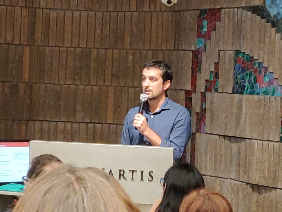 albertgranero's tweet photo. Alex Ferrer de @parctauli presenta Biomarcadores de estrès trans-diagnosticos en Salud Mental ... en I Simposio de Psicosomática y Psiquiatría @DiegoJPalao @COIBarcelona @infermerescat @ASCISAM @_AEESME @psicosomatica_c https://t.co/KfJRua46kv