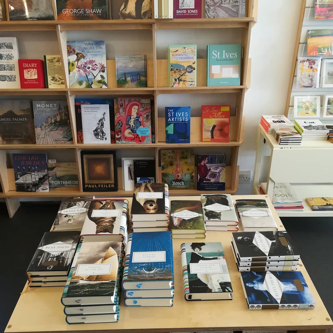 BarrySinton's tweet photo. Late September and it's official - it's reading season! #bookshop #autumn #reading #shoplocal #independentshop #penzance https://t.co/OZGNo4KEpw
