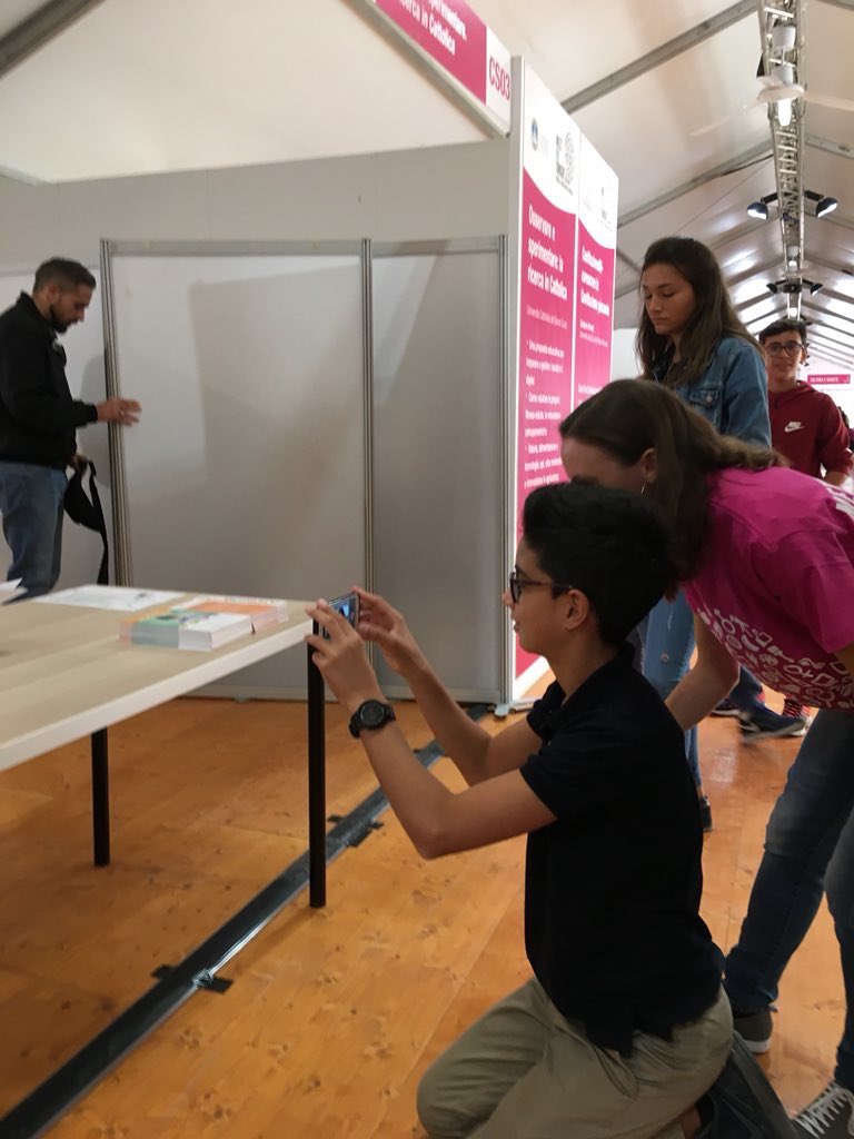 PastaStefano's tweet photo. In tempi di #fakenews il @CremitTW @Unicatt propone il laboratorio ‘Giornalisti per un giorno’ a @meetme2night #Mmt2018 #NotteDeiRicercatori Un esempio di come applicare il Curriculum di Educazione Civica Digitale del @MiurSocial https://t.co/IGmBgTsHfz