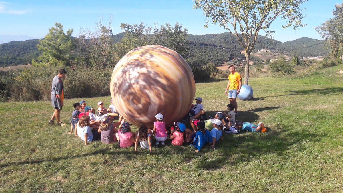 DavidPlanas11's tweet photo. 2n dia de convis amb els de 3r d'EP de #JECasp!! Aventures, natura, planetes, jocs... quina passada!! https://t.co/GFbYBOPKG2