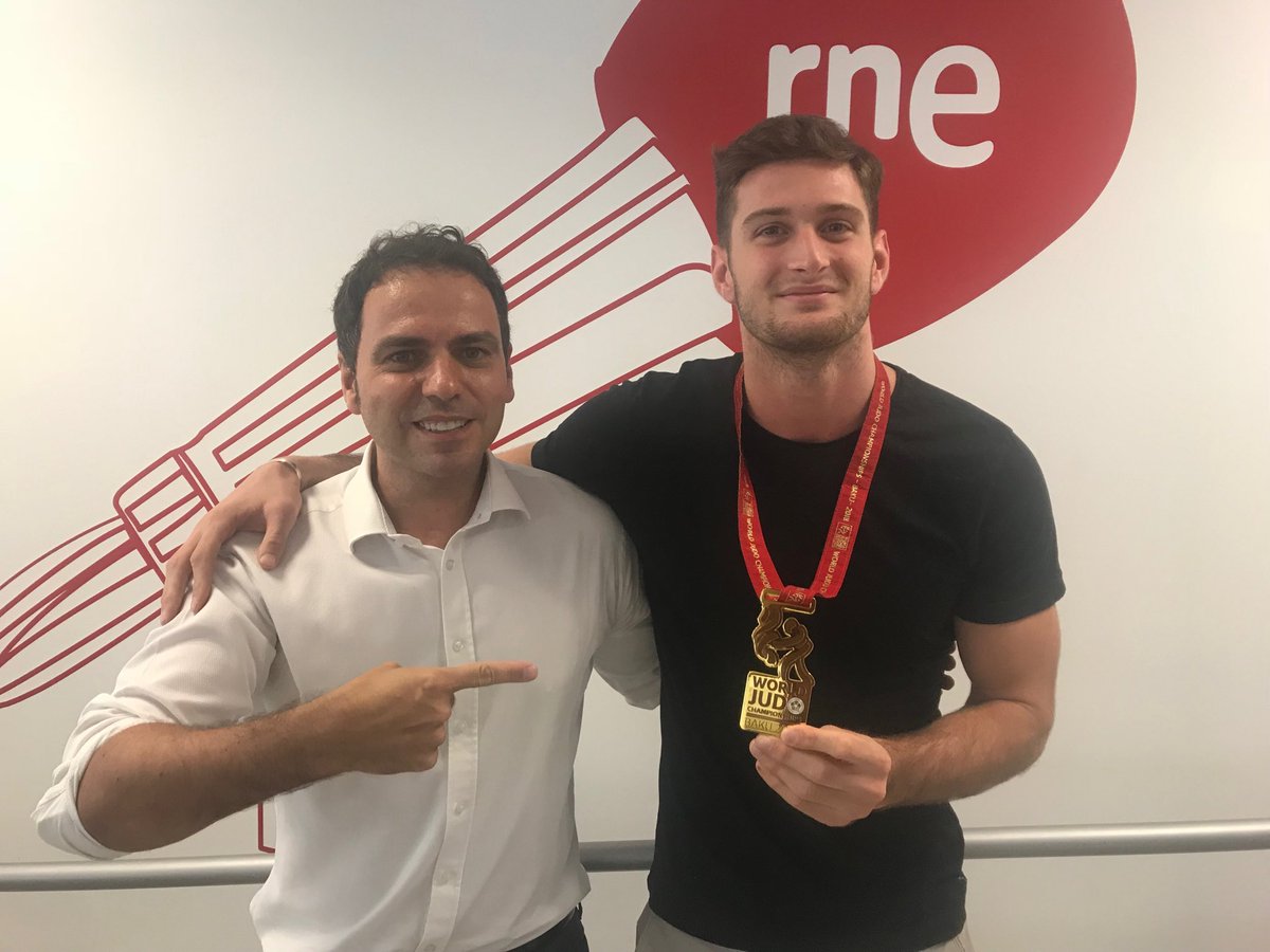 ¡Qué lujo recibir en ⁦<a href="/LasMananas_rne/">Las Mañanas de RNE</a>⁩ al primer campeón del mundo de judo de la historia de España Niko Sherazadishvili. De sus difíciles comienzos en Georgia a la gloria. Le pondrán una calle, nos cuenta, en #Brunete #judo ⁦@IntJudoFed⁩ ⁦<a href="/JudoNoticias/">Judo Noticias</a>⁩