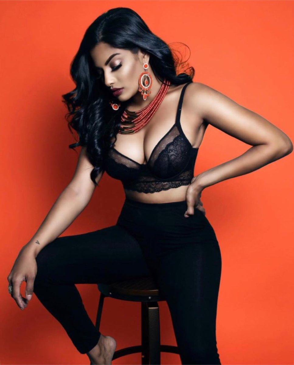 OmgActress's tweet photo. CHANDRIKA RAVI
Tradition or Trendy ?
Like or RT 

#OMGactress #Bollywood 
#Kollywood #Nayanthara #KajalAgarwal #KeerthySuresh
#Indianactress #INDvsAFG 
#BiggBossTamil2 #bikini #Mallu 
#ShreyaSharan #Tamannah 
#beach #TamilActress #sexy https://t.co/KTHmZYk7PJ