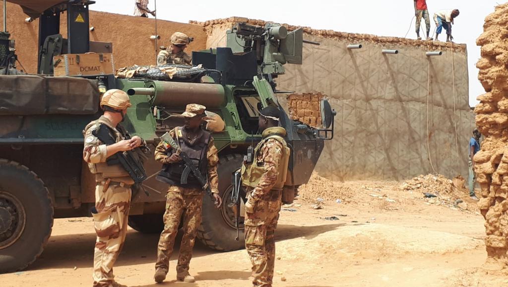 BoubaleSamba's tweet photo. Opération combinée entre nos #FAMas et la force #Barkhane sur #Ménaka hier. Je regrette de ne pas avoir assisté au #largage des  120 #parachutistes !  😟
La chasse aux terros vient de passer un cap..... 
#Mali #djihadisme #terrorisme #AQMI #ANSARDINE #JNIM https://t.co/FVJ3SxgJW8