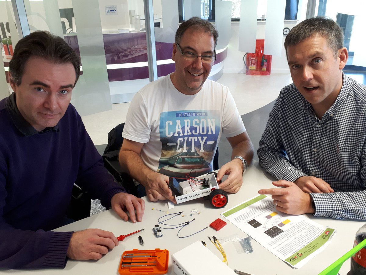 FVC_Computing's tweet photo. TeamFVC taking on the CamJam robot challenge!
@digitalMakerCIC @ColDevNet https://t.co/iH90W2ocBr