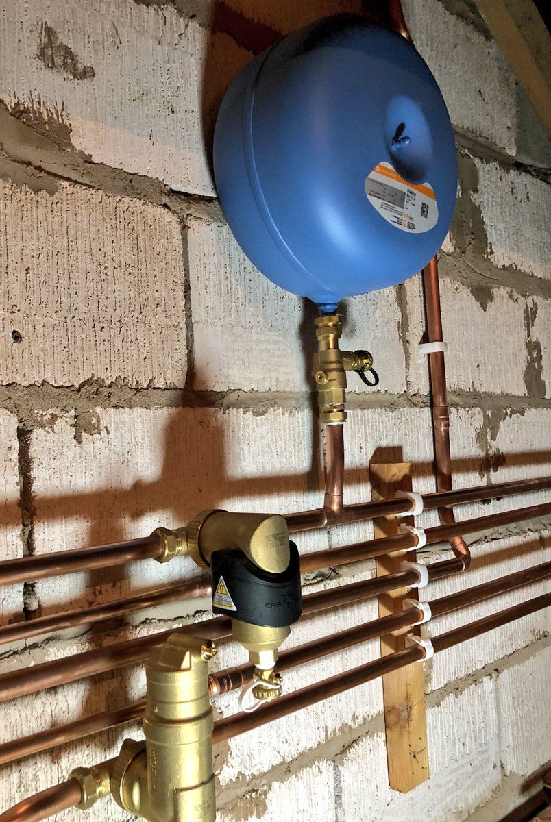 BoilerfitNW's tweet photo. 2nd install of week finished @atagheating economiser with @SpirotechUK & @IMIHydronicUK statico vessel π https://t.co/a7CfH8JNNz
