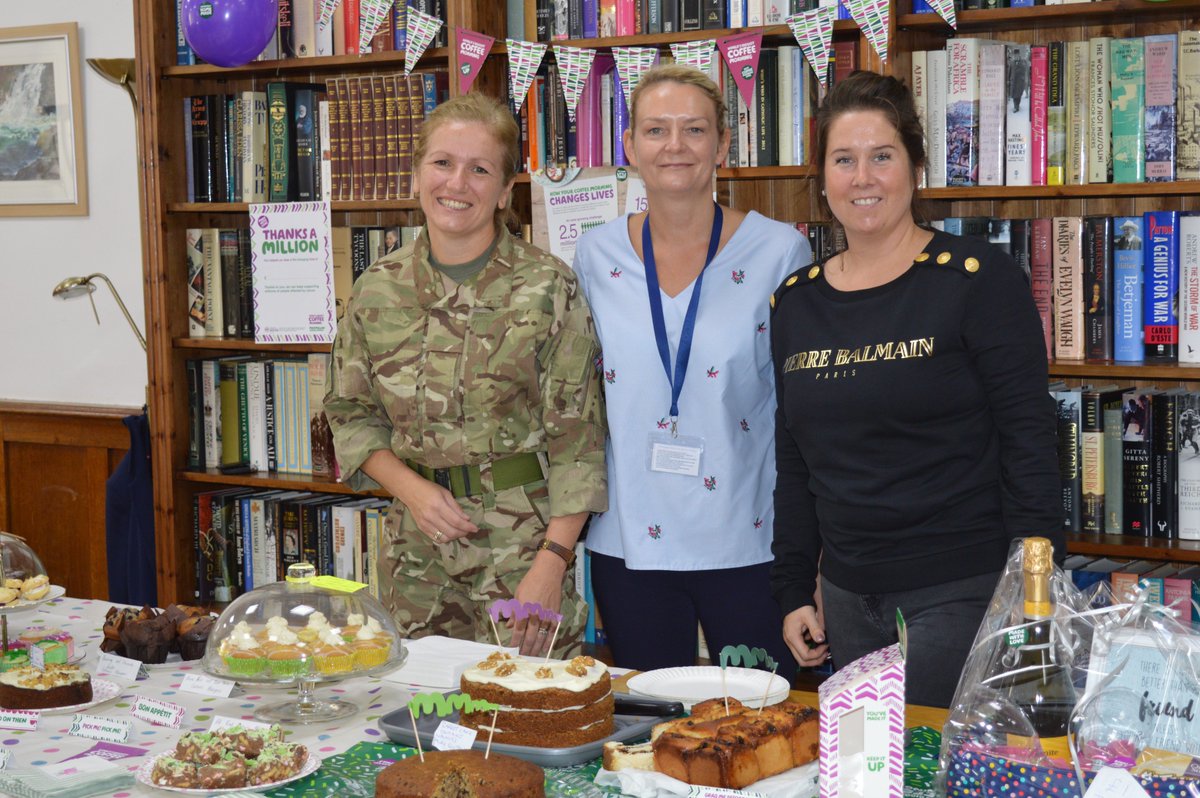 VickyMcMSM's tweet photo. And back at school the parents are having lots of fun raising money for a wonderful cause #MacmillanCoffeeMorning The cakes look amazing!! #mountspirit #Sheffieldissuper #Chesterfield https://t.co/dAdJ8jJevm