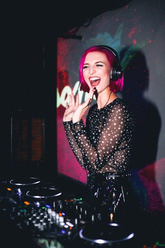 FRIDAY MOOD | #HearMore #DJBlossom #1MORE
#TripleDriver #Auriculares #DJs
🎧 bit.ly/2xF3rnA 🎧