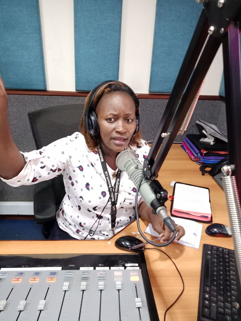 Isaia 43:2 Rĩrĩa ũkũgerera ndiainĩ ndiku ndĩrĩkoragwo ndĩ hamwe nawe; na mathĩĩna maaku matirĩkũmakagia. Rĩrĩa ũkũhĩtũkĩra thĩ-inĩ wa mwaki, mwaki ũcio ndũrĩgũcinaga. Magerio ma hinya magũkorerera, matirĩgũtiihagia o na atĩa. Ni #RwigaRwaKiroho na <a href="/kinyariwamucii/">Wamucii Wa Kinyari</a>