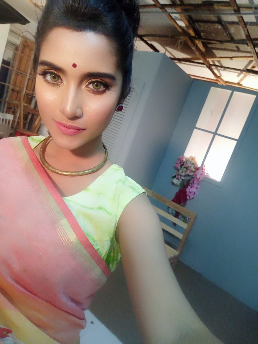 mousumofficial's tweet photo. Nabarupa shoot.. 

#Mousum #Bangali https://t.co/QSyAAdqqW3
