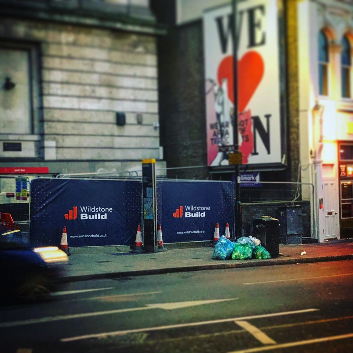 London’s newest digital advertising panel has just been installed on Borough High Street at London Bridge. This is the product of the combined talent and hard work of all at Wildstone.