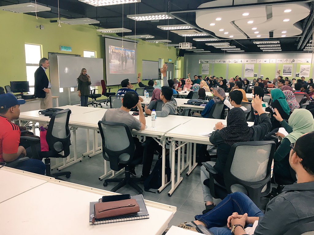 _youngelias_'s tweet photo. Sharing session with students. What can i say, 🤯!! Thanks @riccardomar #mariniurbanismo @ypg_malaysia #mip #malaysianinstituteofplanners https://t.co/SKfjbqqdke