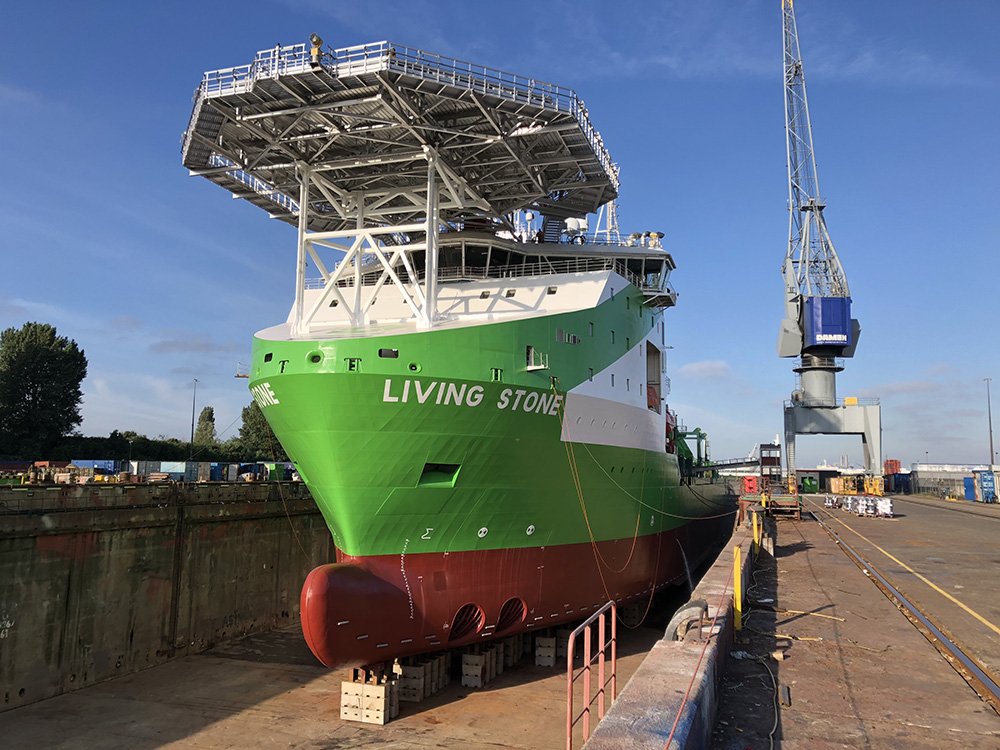 Het hypermoderne schip de Living Stone van Tideway is onlangs in gebruik genomen met daarop een volledig IP gebaseerd ACM systeem van Vingtor Stentofon. Ook de herkenbare gele zoeklichten en ruitenwissers van Seematz zijn door TTT geleverd en in bedrijf gesteld.