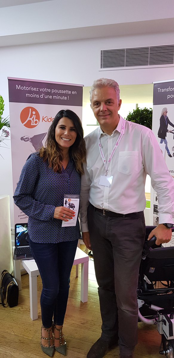 Kiddyboost_FR's tweet photo. Kiddyboost était hier avec 200 décideurs et 10 start-up innovantes à destination des jeunes mamans pour la journée Moms et Marketing. Karine Ferri, jeune mère célèbre de deux petits, est venue sur notre stand découvrir le premier système d'assistance électrique pour poussette. https://t.co/QiaBjBWy4U