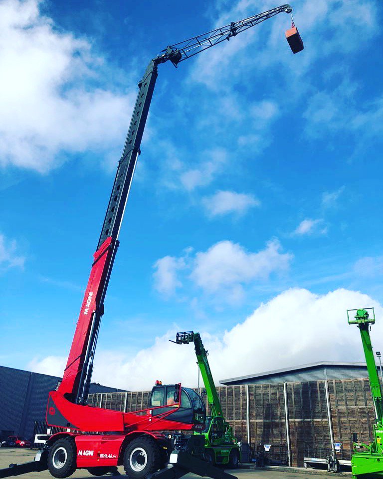 GTLIFTING's tweet photo. Need some extra reach at the top of your boom? This 7m long Magni Fly Jib Winch is the way forward. Now in stock for hire or sale at GT Lifting
Call 0345 603 7180
Email hiredesk@gtlift.co.uk
#gtlifting #liftingequipment #360slew #magni #specialist https://t.co/cQcFk6FnXp