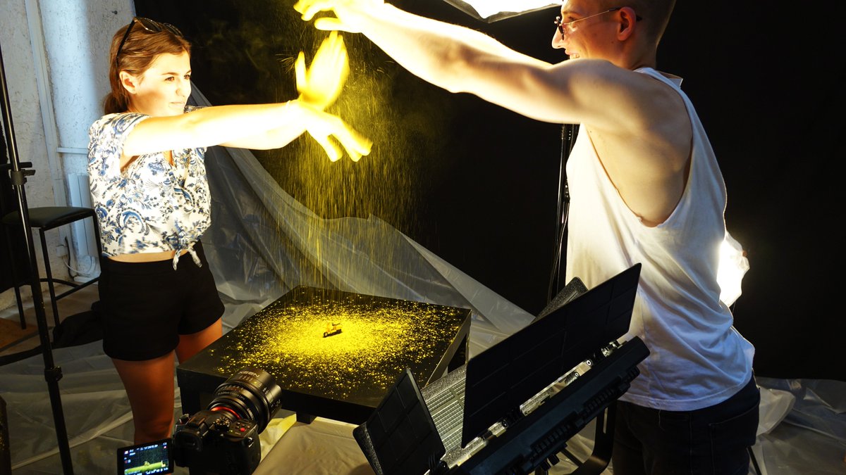 MobyletteJaune's tweet photo. Backstage Shooting La Mob 🎥
De la couleur, du fun et de la bonne humeur, combo parfait pour un résultat délirant ! 😍🌼✨🎉💛🔆〽️
#Yellowvibes #Creativeshooting #Digitalagency #Yellowteam #Communicationagency #Resultssoon https://t.co/8PPwCYAWeA