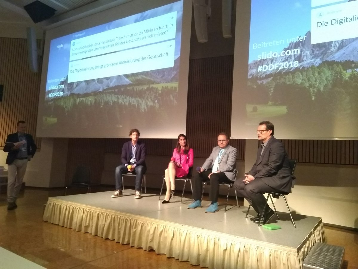 GR_4o's tweet photo. Panel Diskussion über die Auswirkungen der digitalen Transformation und die Hindernisse bei deren Gestaltung mit Stefan Metzger, @DalithSteiger, @alex66ch & @JoergEugster am #DDF18 https://t.co/13qPMp3Rce