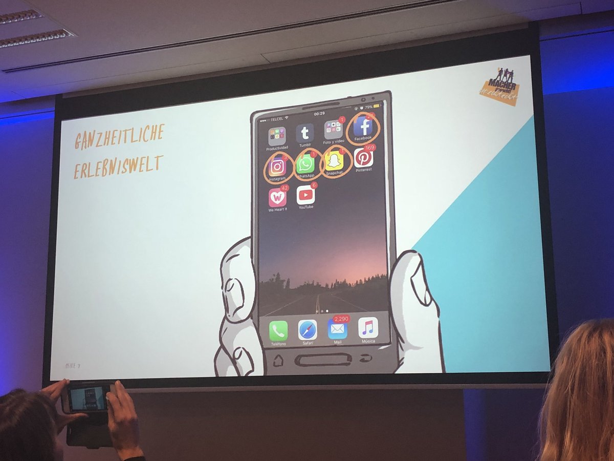 _Daniela_Schmid's tweet photo. .@mkoneczny über #catchthegenz auf dem @kkongress: „Es gibt nicht den Kanal für die GenZ - man muss auf verschiedenen Kanälen sein“ #KK18 #WTF18 https://t.co/GHgjSl2eYq