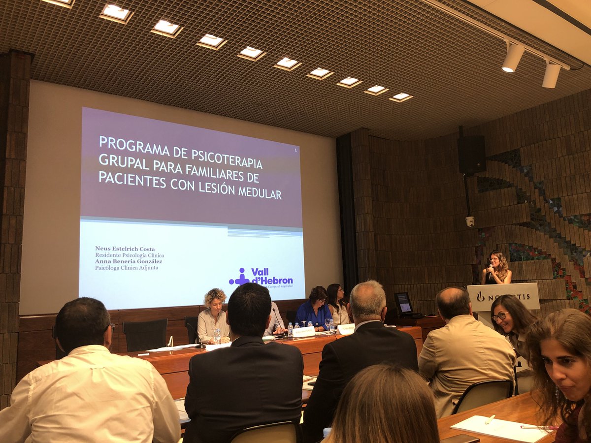 psicosomatica_c's tweet photo. Neus Estelrich nos presenta la #psicoterapia grupal en #lesion medular del HU Vall Hebron https://t.co/V6ipvg4P67