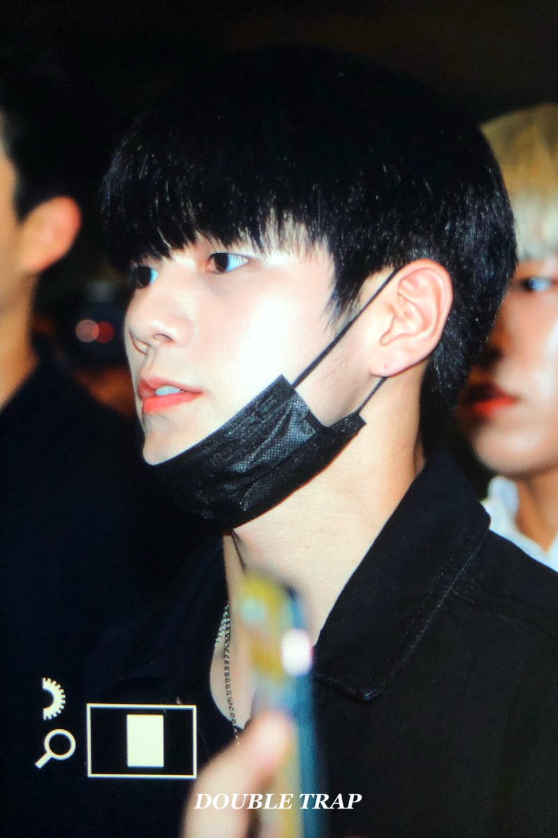 doubletrap_sw's tweet photo. 180928 ICN 출국 #성우 #옹성우 #ongseongwu #WANNAONE #워너원 https://t.co/KYyxHJvJ2M