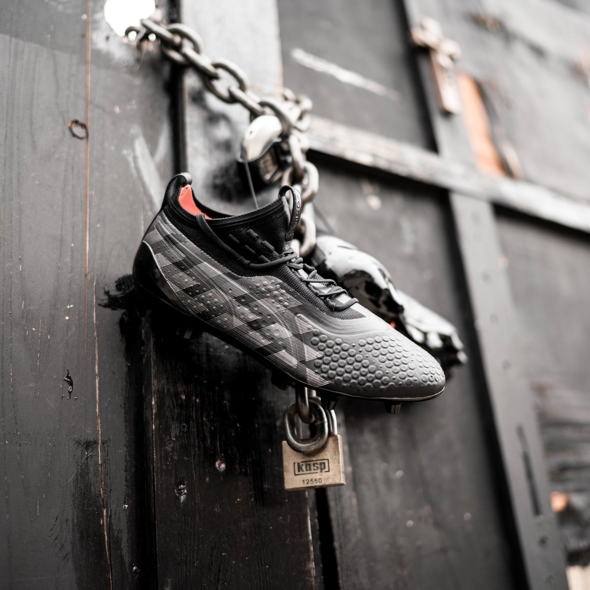 ProD_Soccer's tweet photo. Rules and windows are made to be broken.

Introducing the Pro:Direct x PUMA x @PoetsCornerUK LDN City Pack.

Available now: https://t.co/m3Phhb4Qx4 https://t.co/vTAtSeSr3m