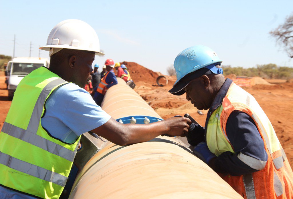 AfricanTimesSA's tweet photo. Lepelle Water roped in to deal with Polokwane water shortage https://t.co/6bk2y8URBm https://t.co/UscrLTx8kU