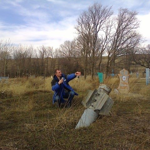 solomonmax's tweet photo. @OSCE_SMM @gremingerosce @MID_RF Гибридность москаля-спостерігача Gennady 'Croc' Ivanov проявляется
и в отработанном жесте артнаводчика,
и в самоволке из #luhansk на место #mh17,
и в новеньких погонах по окончании доблестной службы в СММ ОБСЕ
#disgraceOSCE https://t.co/6lNNsnDb1B