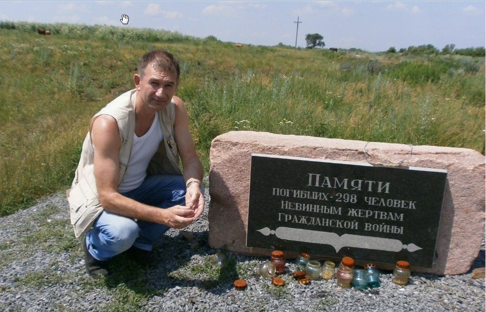 solomonmax's tweet photo. @OSCE_SMM @gremingerosce @MID_RF Гибридность москаля-спостерігача Gennady 'Croc' Ivanov проявляется
и в отработанном жесте артнаводчика,
и в самоволке из #luhansk на место #mh17,
и в новеньких погонах по окончании доблестной службы в СММ ОБСЕ
#disgraceOSCE https://t.co/6lNNsnDb1B