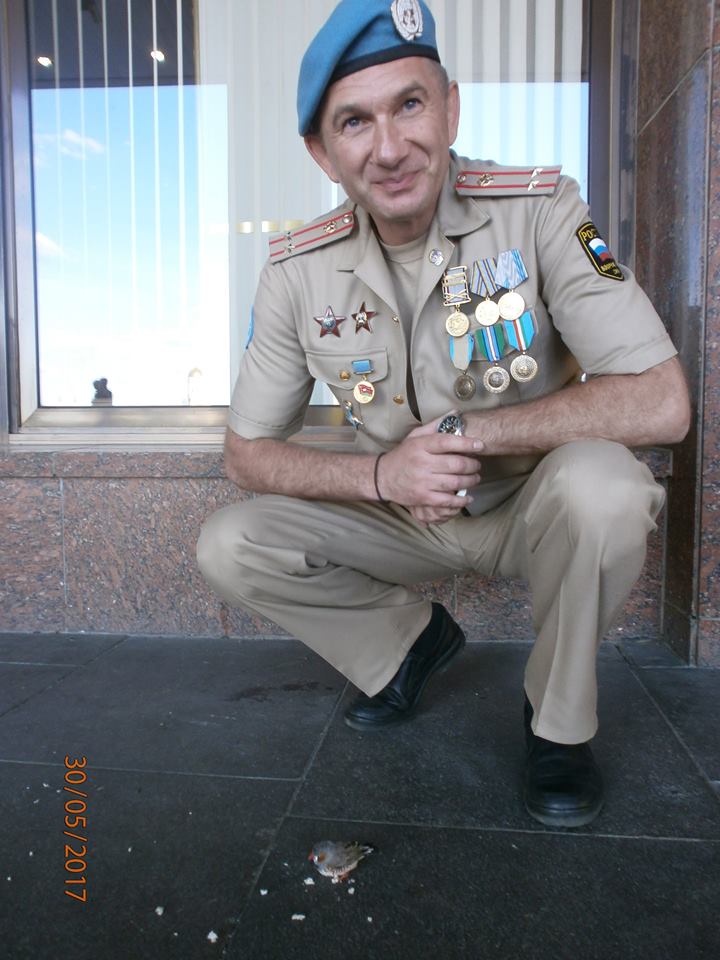 solomonmax's tweet photo. @OSCE_SMM @gremingerosce @MID_RF Гибридность москаля-спостерігача Gennady 'Croc' Ivanov проявляется
и в отработанном жесте артнаводчика,
и в самоволке из #luhansk на место #mh17,
и в новеньких погонах по окончании доблестной службы в СММ ОБСЕ
#disgraceOSCE https://t.co/6lNNsnDb1B