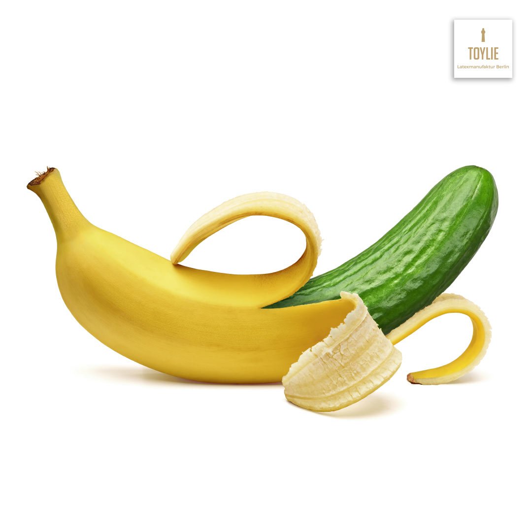 DeToylie's tweet photo. #Obst- und #Gemüse 🍌����🥒 sind bunt, stecken voller #Vitamine und Nährstoffe. Sie sind gesundheitsfördernd, schmackhaft und vor allem wecken sie neue Energie in Dir!💪 😉 #latex #latexfetish #latexmodel #penishülle #penissleeve #erotik #toylie Mehr Infos: https://t.co/BrogeJWkEO https://t.co/TZkUXNcH4S