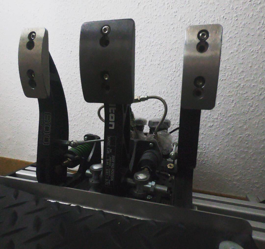 AVAkiyo7's tweet image. You can’t buy happyness but you can get a new simracing rig

#SimRacing #simlab #simtagsimulators #iracing #simracingrig #simracingrigs 

instagram.com/p/BoRB4KOhiAp/