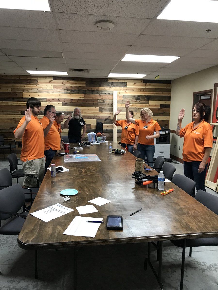 MET_8412's tweet photo. Safety is a Commitment at 8412
#safetyisachoice #safetypledge2018 @homedepot8412 @JaySFuller1 @pixel1987 @BrandonEricNew2 https://t.co/JDsTnXCZqB