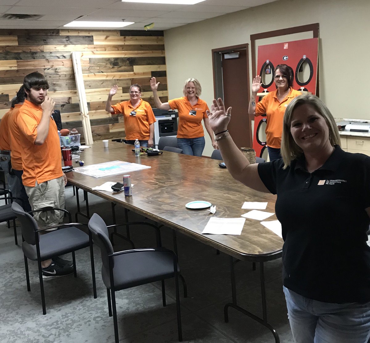 MET_8412's tweet photo. Safety is a Commitment at 8412
#safetyisachoice #safetypledge2018 @homedepot8412 @JaySFuller1 @pixel1987 @BrandonEricNew2 https://t.co/JDsTnXCZqB