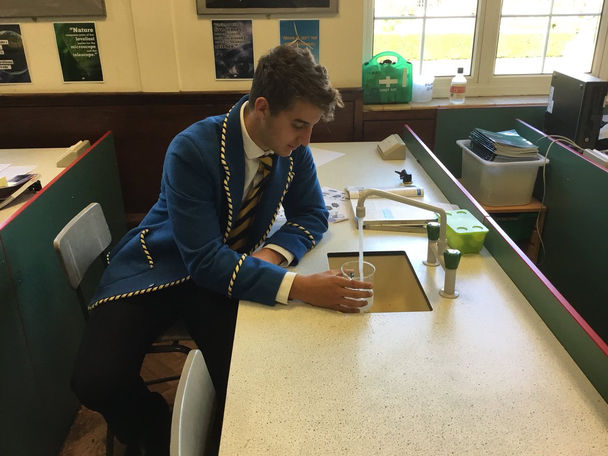 Oratory_Biology's tweet photo. It’s challenge time for the U6... demonstrating homeostatic mechanisms... who can balance on one leg with their eyes closed and who can keep the water at 37 degrees? #activelearning #scientificmodelling https://t.co/ObFDKuaYdt