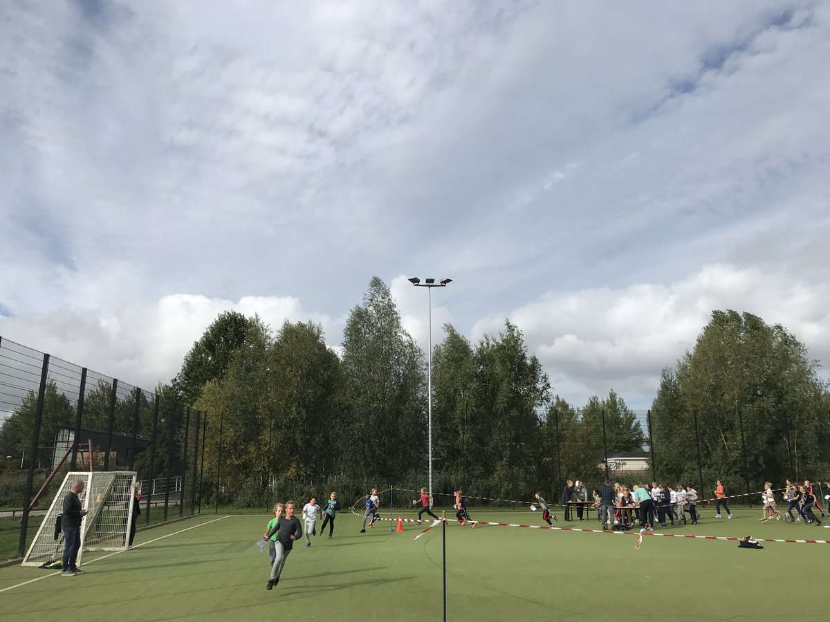 Sponsorloop voor de #ClinicClowns. Hof ter Weide rent met plezier voor plezier voor anderen kinderen. #burgerschap #samen