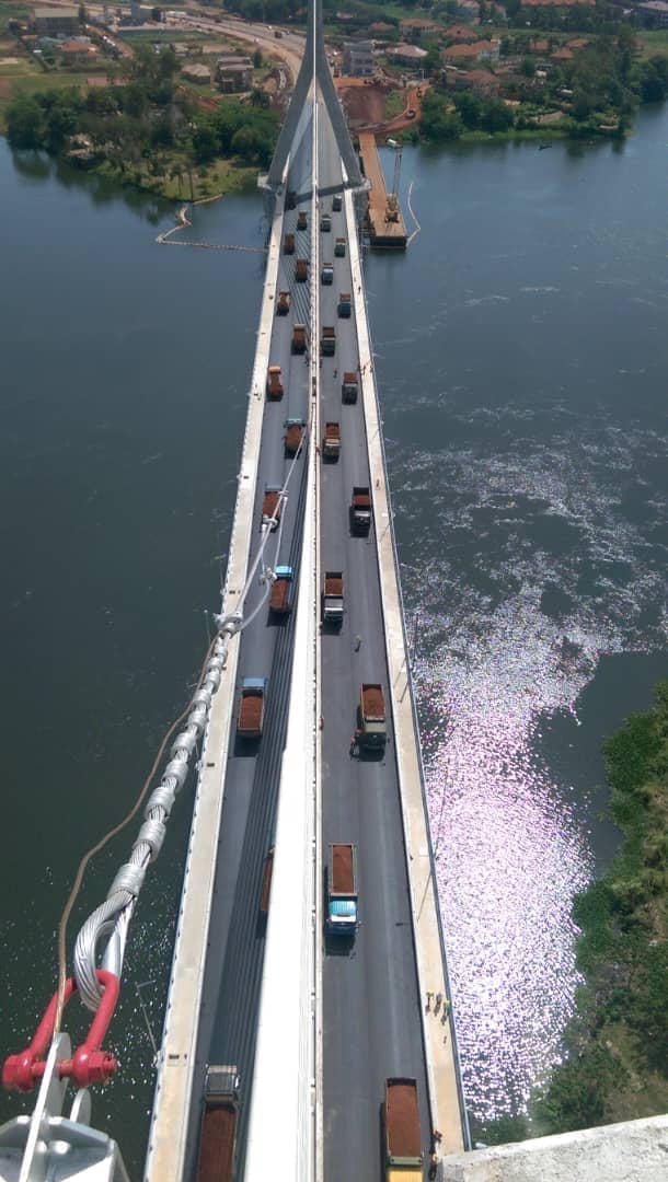 MoWT_Uganda's tweet photo. Today the new #NileBridge successfully completed a load testing test. 26 dump trucks each weighing 25 tonnes, simultaneously crossed the bridge.  

@UNRA_UG @jica_direct_en @UNRA_ED 
#JTSR2018  #MoWTdelivers  #UNRAAt10 #UNRAworks #MyTaxesWork https://t.co/osk3pbAuit