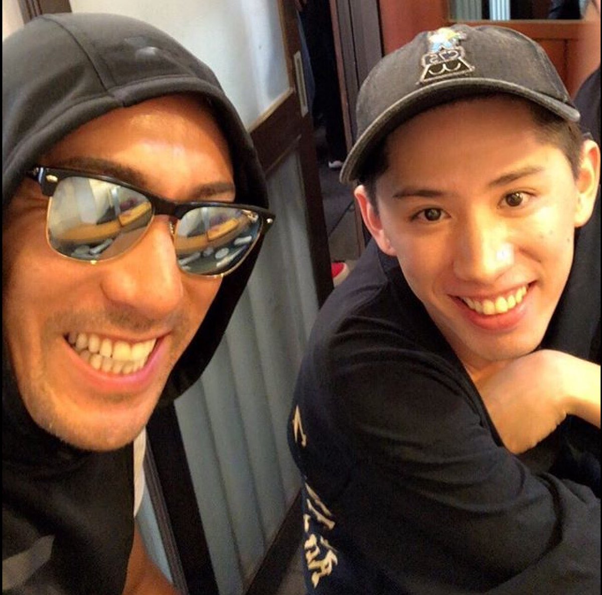 SOUoneokrockcom's tweet photo. TAKAってすごいよな！
いろんな有名な人と仲がいいって！！
さすが、世界的有名なバンドのボーカルは
違うな！ https://t.co/MSsRmEOcLo